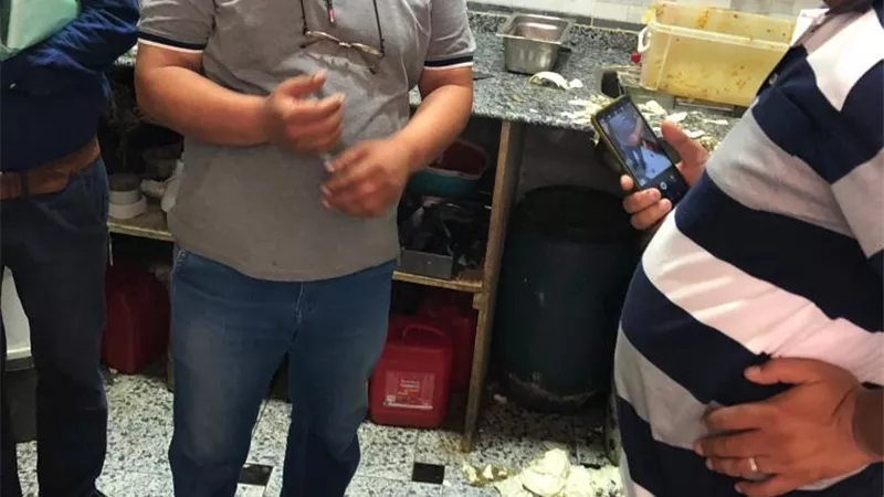 إعدام طن ونصف أغذية فاسدة وغلق 6 منشآت بها خطر داهم فى حملة تفتيشية لصحة الدقهلية