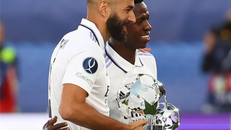 بنزيمة أفضل لاعب بدورب أبطال أوروبا وفينيسيوس أفضل لاعب شاب بالموسم الماضى