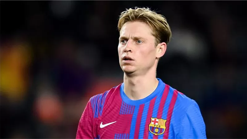 مشجعو برشلونة يسبون دى يونج