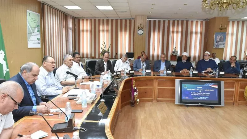 محافظ الشرقية يجتمع بمديري المديريات ورؤساء المراكز لوضع خطة لترشيد إستهلاك الكهرباء