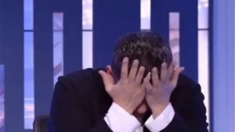 وصفهم بالاغبياء ووصفوه بـصاحب 100 وش.. تفاصيل خناقة رضا عبد العال وسمير كمونة على الهواء