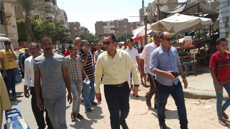 حملة مُكبرة لرفع الإشغالات والباعة الجائلين بمدينة ١٥ مايو .. صور