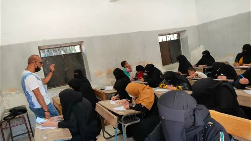 138 سيدة ريفية فى امتحان محو الامية ببرج العرب