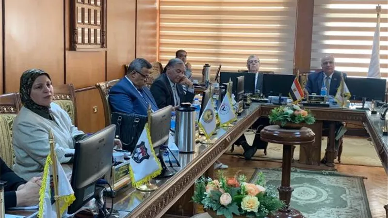 رئيس جامعة السادات يعقد اجتماعه الأول بمجلس عمداء الجامعة