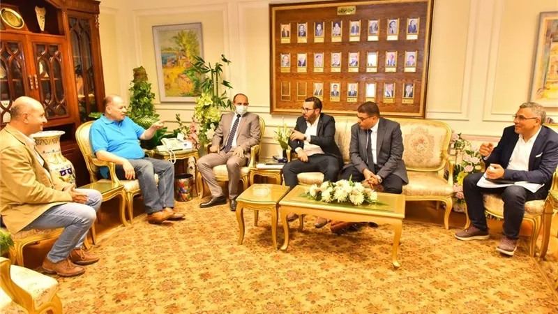 محافظ أسيوط يستعرض الموقف التنفيذى لمشروع إنشاء مجمع تدوير المخلفات الصلبة الأول من نوعه