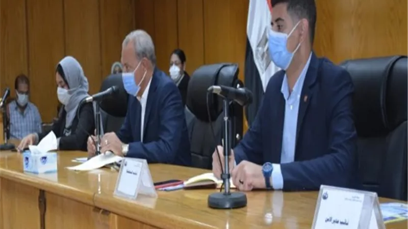 محافظ القليوبية يناقش آليات تنفيذ خطة ترشيد استهلاك الكهرباء