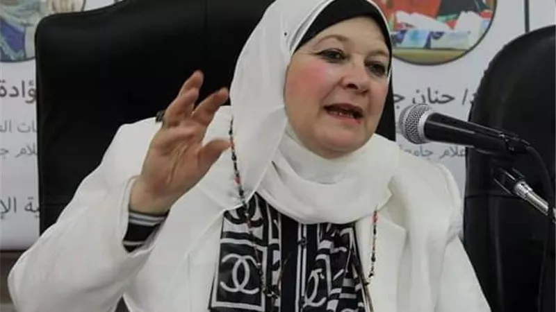 السيرة الذاتية للدكتورة حنان جنيد عميدة إعلام القاهرة
