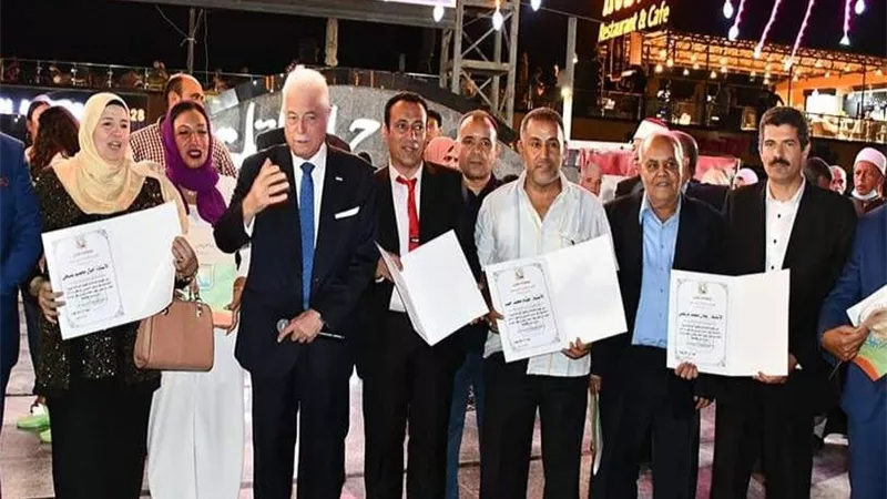 فودة يكرم أوائل الطلبة في جميع مراحل التعليم