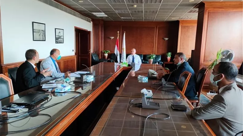 عبد العاطى يتابع إجراءات الإعداد لتنفيذ حملة نظافة كبرى على نهر النيل