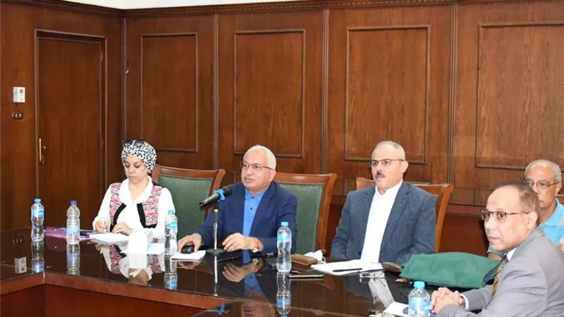 جامعة القناة تناقش تأثير تغيرات المناخ على محصول المانجو بالإسماعيلية