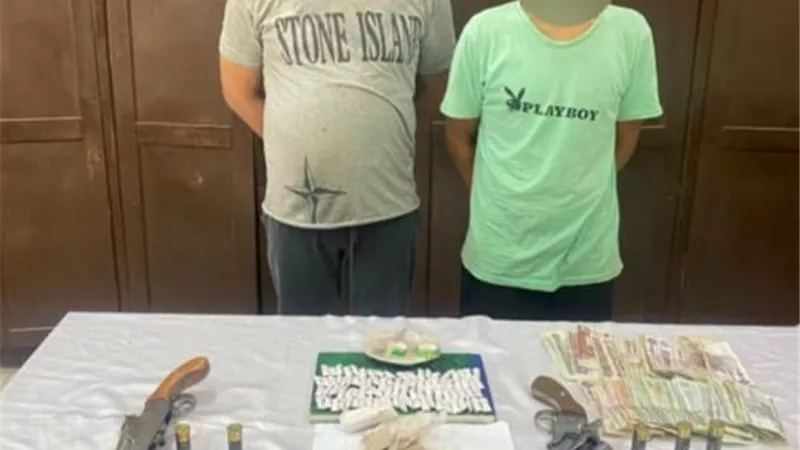 القبض على شخصين بحوزتهما أسلحة نارية وهيروين في روض الفرج