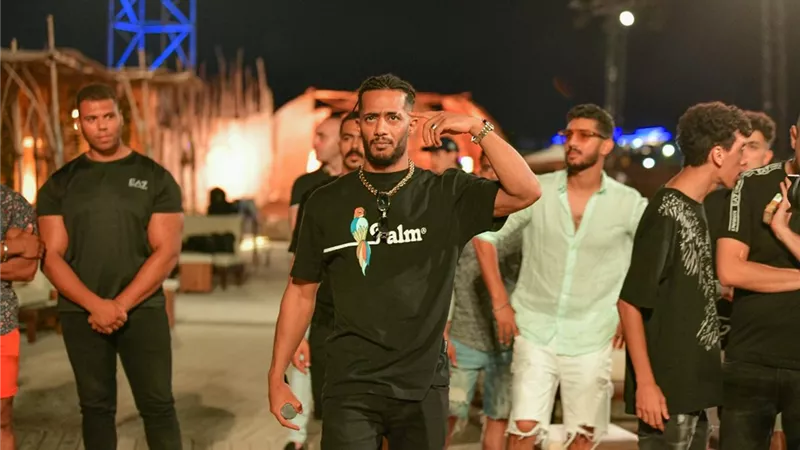 بالصور.. رمضان ينتهى من البروفات النهائية لحفله الليلة بالعلمين الجديدة.. ويستعد لـ 