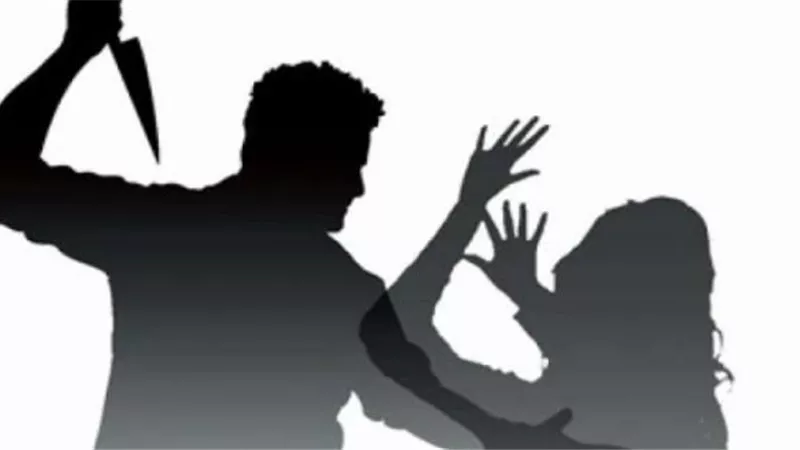 عامل يطعن زوجتة بسبب خلافات زوجية فى بنها