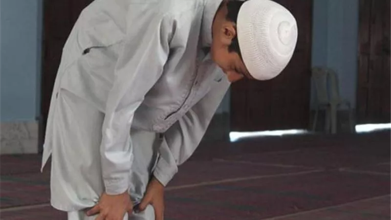 حكم الإرسال بعد الرفع من الركوع..توضحه الإفتاء