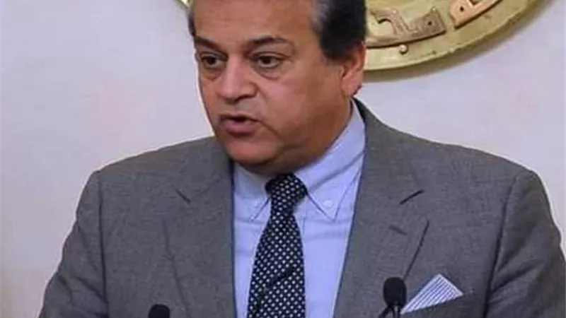 رئيس جامعة القناة يهنئ للدكتور خالد عبد الغفار لتوليه منصب وزير الصحة