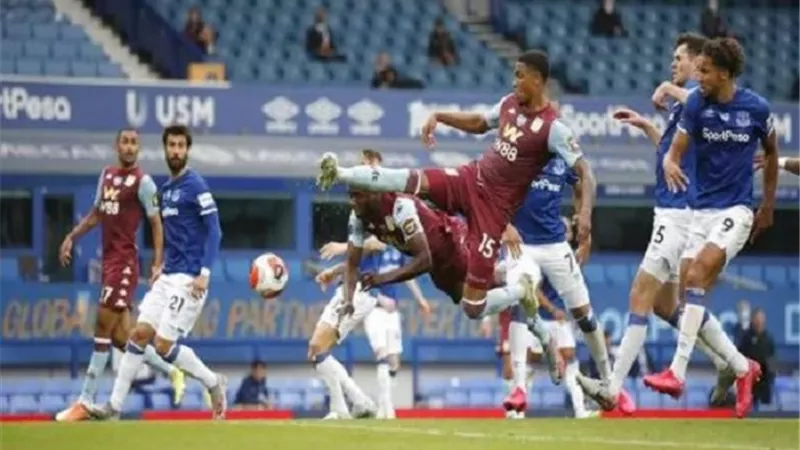 أستون فيلا يحقق أول فوز له فى الدورى الإنجليزى بثنائية فى مرمى إيفرتون