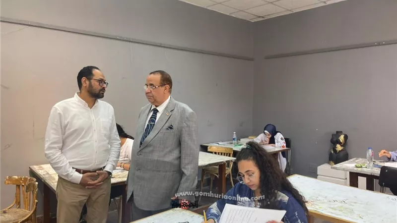رئيس جامعة الأقصر يتفقد معامل التنسيق الالكتروني بكليتي الفنون الجميلة والحاسبات والمعلومات