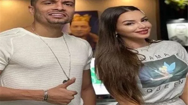 وصلة رقص تجمع حسن شاكوش بـ جوهرة