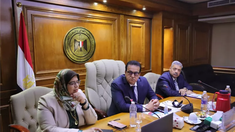 رئيس جامعة القاهرة يُهنئ الدكتور خالد عبدالغفار لاختياره وزيراً للصحة والسكان