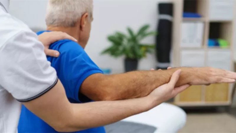 4 عادات شرب للوقاية من شيخوخة العظام