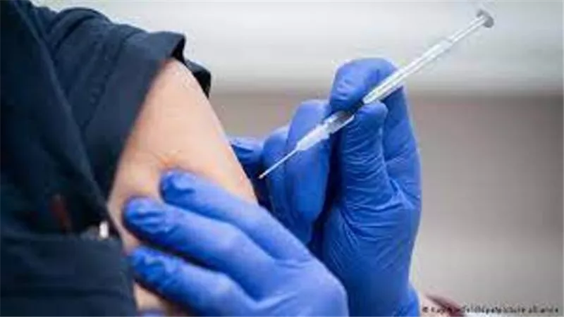 الصحة تدعو كبار السن و أصحاب الأمراض المزمنة لتلقى لقاح كورونا