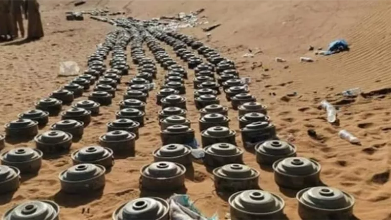تفكيك ألغام مضادة للدروع جرفتها السيول جنوب محافظة الحديدة باليمن