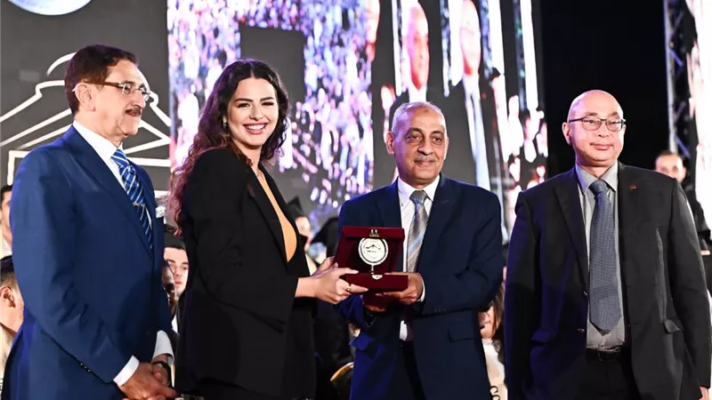 بالصور.. جامعة مصر للعلوم والتكنولوجيا تحتفل بتخرج دفعة جديدة من كلية الإدارة والاقتصاد