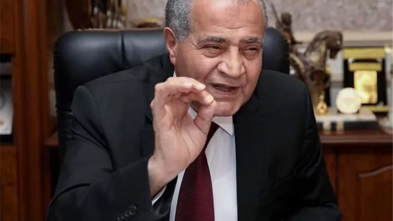 المصيلحى يوجه بالمرور الدائم علي المحال المشاركة بالاوكازيون الصيفى