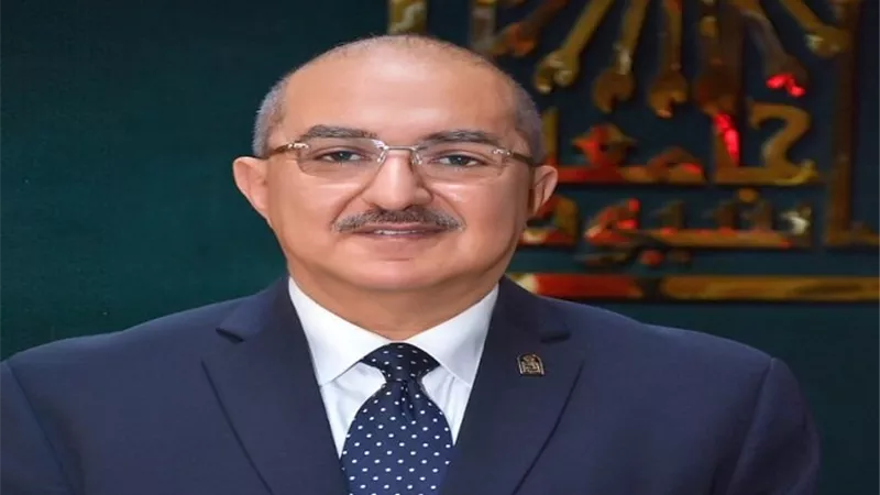 رئيس جامعة أسيوط يتقدم بالتهنئة إلى وزير التعليم العالى الجديد