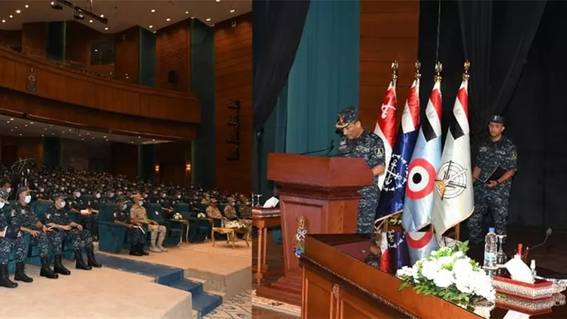 الفريق أول محمد زكي وزير الدفاع يلتقى بمقاتلى القوات البحرية