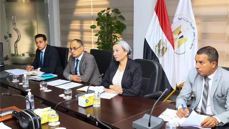 إعادة التوزان البيئي لبحيرة قارون فى اجتماع لوزيرة البيئة ومحافظ الفيوم