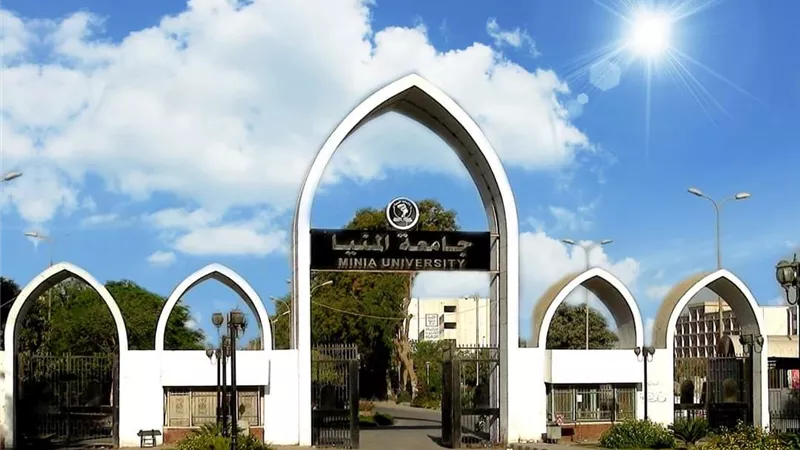 رئيس جامعة المنيا ينعى ضحايا حريق كنيسة 