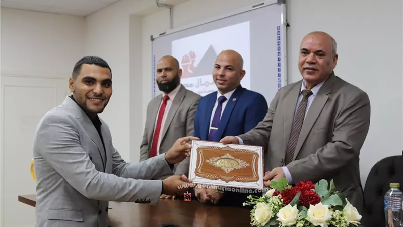بالأسماء والصور .. مجمع عمال مصر يكرم أوائل جامعة الدلتا التكنولوجية