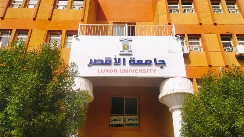 رئيس جامعة الأقصر يعزي البابا تواضروس والأخوة الأقباط في ضحايا حادث كنيسة أبي سيفين بإمبابة