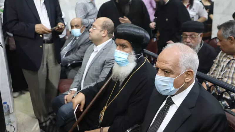 محافظ الجيزة يشهد قداس ضحايا كنيسة أبو سيفين بامبابة