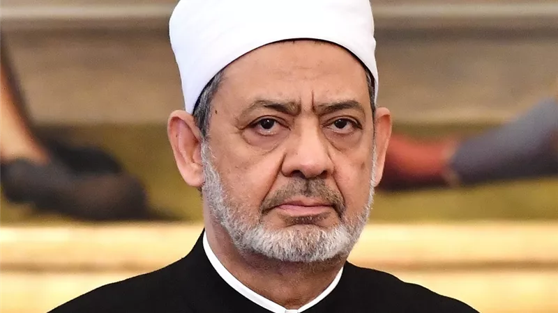 شيخ الأزهر يوجّه بصرف إعانات عاجلة لعائلات ضحايا حريق كنيسة المنيرة