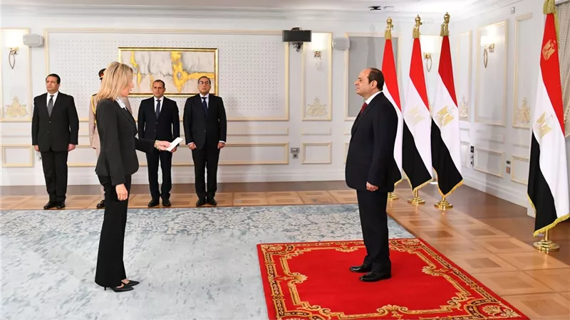 الرئيس السيسى يشدد على الوزراء الجدد بذل اقصى جهد لإعلاء مصلحة الوطن