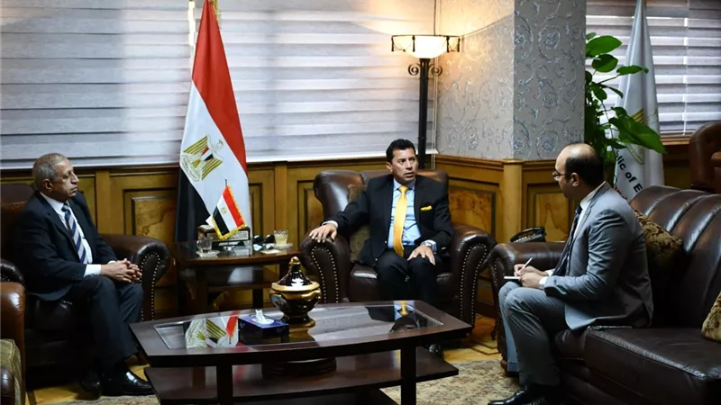 وزير الشباب والرياضة يبحث التعاون مع رئيس الأكاديمية العربية للعلوم والتكنولوجيا والنقل البحري