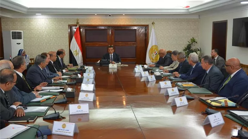 آمنة يوجه بـ ترشيد استهلاك الكهرباء بالمصالح الحكومية والأماكن العامة