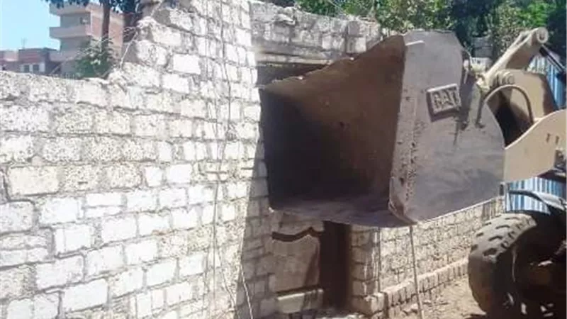 إزالة 85 حالة تعدي على مساحة 12 ألفا و427 متر مباني بالشرقية
