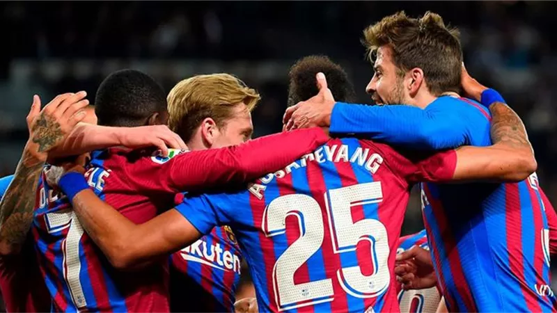 برشلونة يعلن رسميا رحيل لاعبه