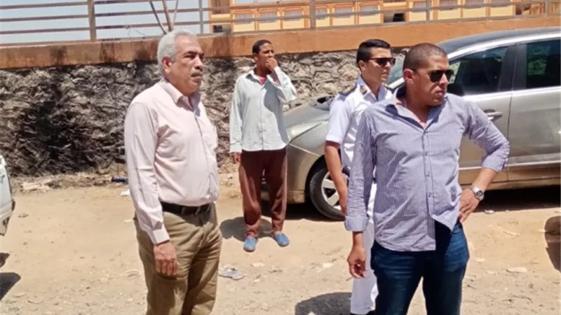 جهاز مدينة الشروق يشن حمله لرفع إشغالات ويحرر 12 محضر بالتعاون مع شرطة تعمير.. بالصور
