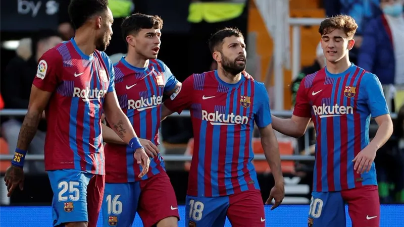 مهاجم برشلونة يحسم موقفه من عرض تشيلسي