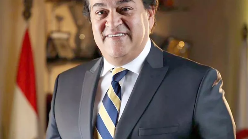 خالد الطوخى رئيس مجلس أمناء جامعة مصر للعلوم والتكنولوجيا يهنىء الدكتور خالد عبد الغفار والدكتور أيمن عاشور بمنصبهما الجديد