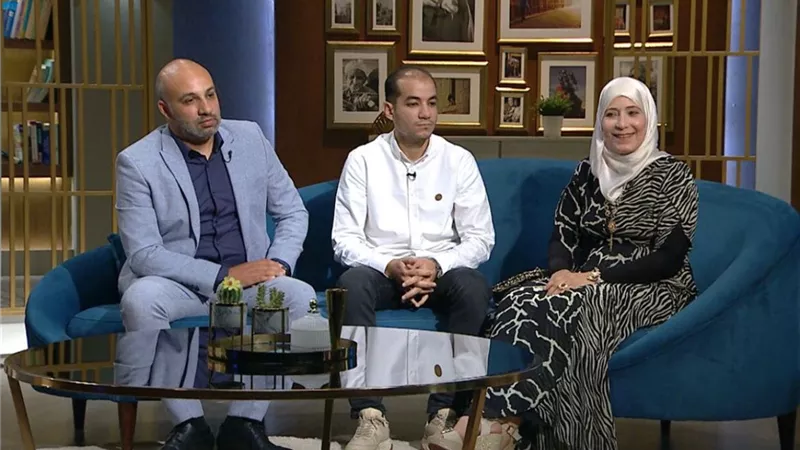 واحد من الناس يعرض أروع صور التضحية لزوج يتبرع بنصف كبده لزوجته ويلتقي بمروض الثعابين.. الليلة