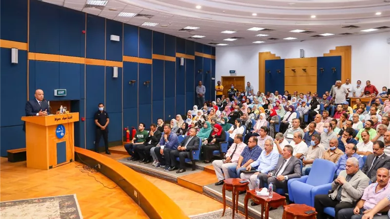 رئيس ميناء دمياط للعاملين: حريصون علي تنمية قدرات العنصر البشري وتحقيق إستقرار الجميع