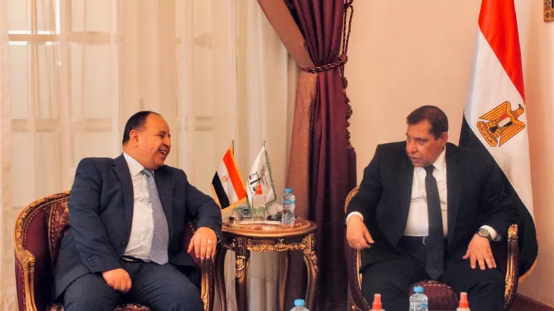 وزير المالية يهني المستشار عادل عزب بمناسبة توليه رئاسة مجلس الدولة