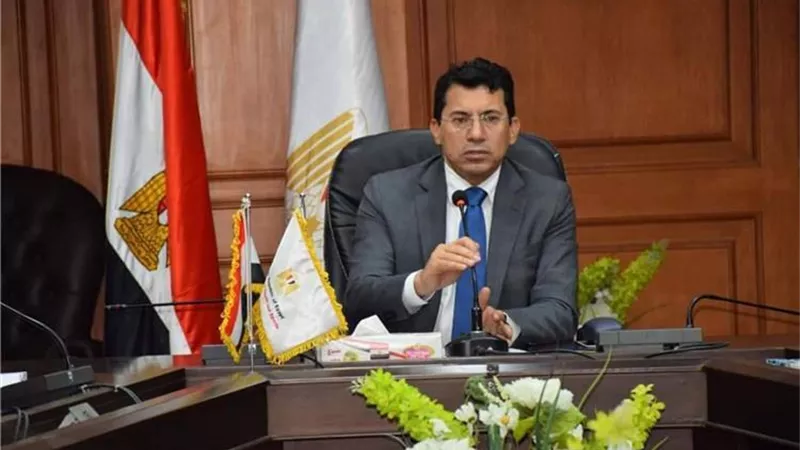 اجراء مهم من وزير الرياضة بشأن مباريات الدوري الموسم الجديد