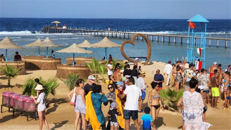 فنادق مرسي علم تحتفل بعيد منتصف اغسطس بمشاركة سياح اََوروبا