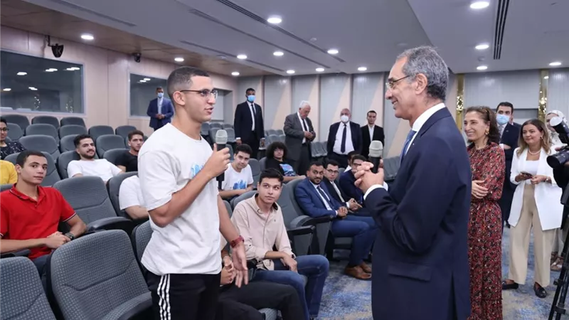 وزير الاتصالات يعقد حوارا تفاعليا مع طلاب جامعة مصر للمعلوماتية